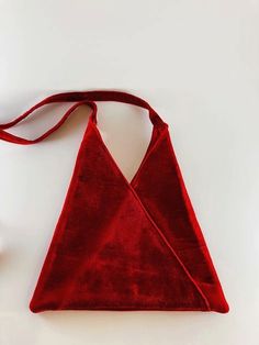 Fabric Accessories Fashion, Velvet Bags Handmade, Bags For Festivals, Red Sling Bag, Cloth Gift Bags, Purse Sewing, Sling Purse, Bags Ideas