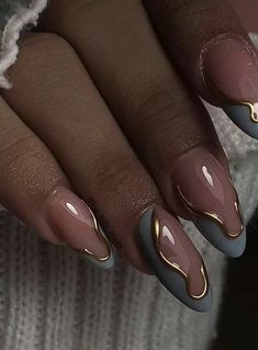 Gel Nails Ideas Non Acrylic Short, Summer 2024 Gel Nails, Trendy New Years Nails, Gold Design On Nails, Almond Acrylic Nails Chrome, Summer Gel Nails Ideas Almond, Almond Croc Nails, Short Almond Nails Designs 2024, Summer Gold Nails