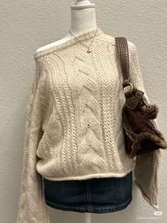 Aesthetic Beige Outfit, Beige Sweater Outfit Aesthetic, Brown Sweater Aesthetic, Japan Outfits Fall, Cute Cold Weather Outfits, Outfit Inspo Coquette, Cute Sweater Outfits, Sweater Aesthetic, Sweater Y2k