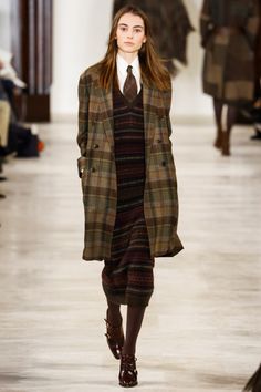 Ralph Lauren 2016 Fall / Winter Ralph Lauren 2016, Butterfly Princess, Rok Outfit, Tartan Fashion, Ralph Lauren Fall, Elegante Y Chic, Ralph Lauren Style, Plaid Coat, Vogue Runway