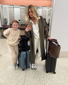 Studio McGee (@studiomcgee) • Instagram photos and videos Winter Las Vegas Outfit, Mom Airport Outfit, Shea Mcgee Style, Studio Mcgee Blog, Cheer Nationals, Mom Inspo, Traveling Outfits, Travel Style Airport, Minimalistic Chic