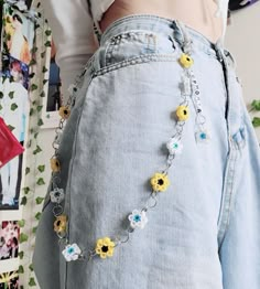 Bts Euphoria, Euphoria Style, Jeans Chain, Daisy Chains, Pant Chains, Easy Perler Beads Ideas, Flower Chain, Estilo Indie