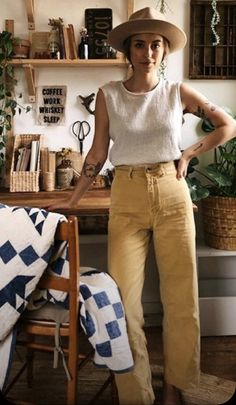 Relaxed Artsy Style, Neutral Earthy Outfits, Boho Skater Aesthetic, Environmentalist Aesthetic Outfit, Minimalist Boho Outfits Women, Madewell Style Summer, Outfits For Pale Skin Summer, Clean Boho Outfit, Earth Mother Style