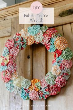 a wreath made out of fabric with the words diy fabric yoyo wreath