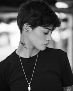 Queer Haircuts Androgynous Style, Queer Haircut, Lesbian Haircut, Tomboy Haircut, Hair Tomboy, Tomboy Hairstyles