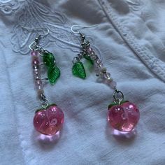 handmade pink peach earrings with white and pink beads, leaf charm beads Peach Accessories, Kawaii Peach, Peach Jewelry, Peach Earrings, Beaded Earring, Earring Handmade, Magical Jewelry, Bling Acrylic Nails, Charm Beads