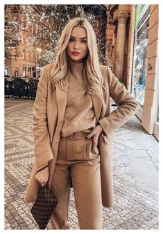 Nude Outfits, Chique Outfits, Beige Outfit, Tan Pants, Camel Coat, Professional Outfits