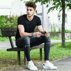 Best Casual Shirts, Superenge Jeans, Gents Hair Style, Latest Summer Fashion, Male Models Poses, Mens Photoshoot Poses, Portrait Photography Men, Men Photoshoot, Men With Street Style