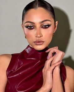 Makeup For Burgundy Dress, Burgundy Makeup Look, Burgundy Eye Makeup, Burgundy Makeup, Cute Eye Makeup, Brown Skin Makeup, Soft Glam Makeup, Glowing Makeup, Creative Makeup Looks