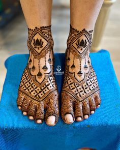 the feet are decorated with henna and designs on it's legs, as well as toes