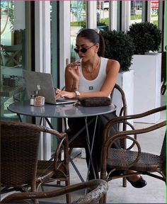 Busy Girl Aesthetic, Ceo Aesthetic, 2024 Goals, Women Ceo, Aesthetic Motivation, Career Vision Board, Motivation Lifestyle, My Future Life, Life Vision Board