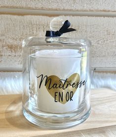 a glass jar with a label on it that says mattresses en or in black lettering