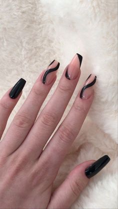 Aesthetic Black Nails Acrylic, Trendy Acrylic Nails Black, Black Nail Designs Elegant, Rock Star Girlfriend Nails, Black Nail Art Elegant, Nail Art Black Aesthetic, Black Aesthetic Nail Designs, Acrylic Nails For Black Women, Black Nail Inspo Coffin