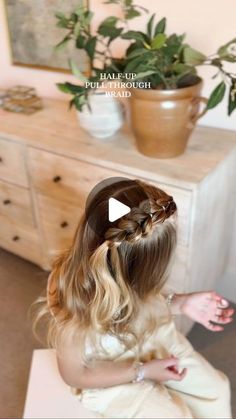 Family Photo Hairstyles Daughter, Toddler Half Up Half Down Braids, Small Girl Hairstyles, Pull Through Braid Half Up, Half Up Toddler Hairstyles, Little Mermaid Hairstyles For Kids, Girls Hair Styles For Weddings, Bubble Braid Hairstyles Kids