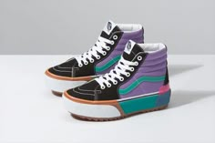 Vans Hightop, Classic Fashion Pieces, Mens Vans Shoes, Platform Vans, Skate Wear, Everyday Shoes, Vans High Top Sneaker, Sk8 Hi