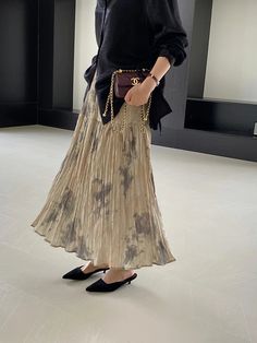 Olivia Mark - Vintage-Inspired Romantic Pleated Maxi Skirt with Draped Layers Layered Maxi Skirt, Maxi Skirt Outfit, Floral Print Midi Skirt, Maxi Skirt Outfits, Flowy Design, Pleated Maxi Skirt, Printed Midi Skirt, Pleated Maxi, Denim Midi Skirt