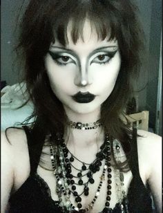 Glam Goth Makeup Looks, Trad Goth Vampire Makeup, Gothic Makeup Halloween, Gothic Makeup Ideas Dark Beauty, Goth Hair And Makeup, Gothic Makeup Easy, 90s Gothic Makeup, Goth Makeup Looks Trad, Goth Trad Makeup