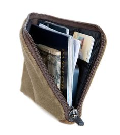 Finn International Travel WALLETs - Big enough for foreign bills | http://www.sfbags.com/products/finn-passport-wallet Mochila Edc, Camper Hacks, Edc Bag, Inside My Bag, Front Pocket Wallet, Best Wallet, Passport Wallet, Wallet Pouch, Pocket Wallet