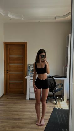 Body Shapes Aesthetic, Petite Figure Aesthetic, Petite Gym Girl, Abs Body Shape Aesthetic, Hourglass Body Shape Vision Board, Workout Body Aesthetics Women, 57kg Woman, Hourglass Body Shape Aesthetic Slim Fit, Good Body For Girl