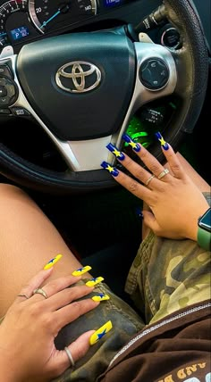 Gemini Inspired Nails, Yellow And Blue Nails Designs, Yellow And Blue Nails, Blue And Yellow Nails, Piercing Nails, Travel Nails, Hard Nails