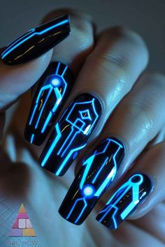 Luminescent Patterns - Illuminate your style with these glossy black nails showcasing unique luminescent blue patterns. Inspired by the glowing aesthetics of popular sci-fi films, they’re a must-try for any sci-fi fan. Explore more designs at nailhow.com. Transformers Nail Art, Circuit Nails, Sci Fi Nails, Transformers Nails, Robot Nails, Alien Nails Design, Nail Pattern Ideas, Simple Blue Nails, Glossy Black Nails