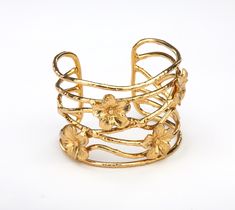 A picturesque gold toned brass wire framed cuff with four flowers floating on gently flowing wires.  The wire framing is flexible enough to allow size adjustment. Questions: please send me a message. Floating Flower, Floral Cuff, Wire Cuff, Floating Flowers, Hippie Bracelets, Wire Frame, Gold Floral, Metal Bracelets, Gorgeous Earrings