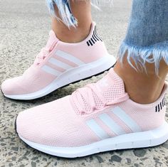 Es Shoes, Summer Tennis, Adidas Swift Run, Sneakers Fashion Outfits, Nursing Shoes, Sneakers Adidas, Pink Sneakers, Shoes Sneakers Adidas, Pumas Shoes