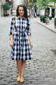 Apostolic Fashion, Checkered Dress, Modest Clothing, Modest Dresses, Trendy Dresses, Look Chic, Modest Outfits, Modest Fashion