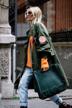 Milan Street Style, Woman Walking, Looks Street Style, Street Style Trends, Olivia Palermo, Street Style Inspiration, Mode Inspo, Fashion Week Street Style, Gucci Bags