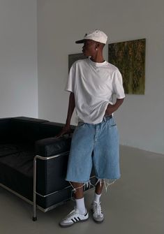 Oversized Jorts Men, Styling Jorts Men, Mens Summer Fashion Shorts, Jorts Mens Outfits Streetwear, Short Men Outfits, Men Summer Outfits 2024, Jeans Shorts Outfit Men, Guys Clothing Styles Summer, Baggy Shorts Outfit Men