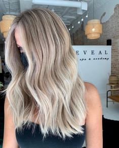 Blonde Hair Dimension, Sand Blonde Balayage, Mid Length Blonde Hair, Medium Length Blonde Hair, Fall Blonde Hair, Medium Blonde Hair, Warm Scarves