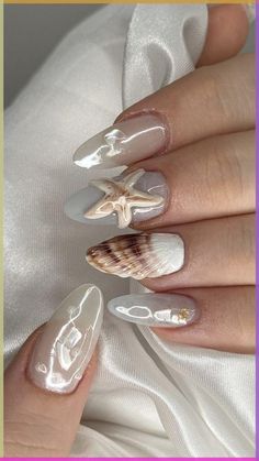 Christmas Nail Art Inspiration for Short Nails Step Up Your Christmas 2023 | Winter Nail Inspo Beach Themed Nails, Hawaii Nails, Paznokcie Hello Kitty, Seashell Nails, Beach Nail Designs, Kutek Disney, Beachy Nails, Nagel Tips, Summery Nails