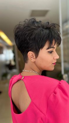 𝑨𝑫𝑹𝑰𝑨𝑵𝑨 𝑺𝑶𝑨𝑹𝑬𝑺 on Reels | Fugees · Ready or Not Stefania Ferrario Pixie, Short Hair Back View, Valorie Curry Pixie, Classic Bob, Cute Short Haircuts, Pixie Styles, Chic Hairstyles, Undercut Hairstyles