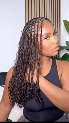 Hairstyles Knotless Braids With Curls, Black Women Short Braids, Knotless Braids Hairstyles Updo, Cute Knotless Braids, Curly Ends Knotless Braids, Knotless Braids Short, Hairstyles Braids With Curls, Braids Hairstyles Knotless, Medium Knotless Braids Hairstyles