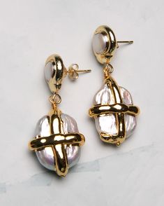 These gilded Pearl Gift Box Earrings will add a touch of sophistication to any outfit. The dangle design is sure to catch attention, while the luxurious pearls add a classic elegance. Perfect for gifting or treating yourself. 18k gold-plated, freshwater pearl, sterling silver post Lightweight | hypoallergenic | 0.8" drop Handmade in Los Angeles with imported materials Follow these tips to keep your jewelry looking its best! Gold Teardrop Pearl Earrings For Gift, Gold Teardrop Pearl Earrings As A Gift, Gold Dangle Jewelry With High Luster, Gold High-luster Dangle Jewelry, Metal Earrings With Pearl Chain For Gift, Metal Earrings With Pearl Chain As Gift, Metal Pearl Chain Earrings As Gift, Luxury Pearl Drop Metal Earrings, Luxury Metal Pearl Drop Earrings