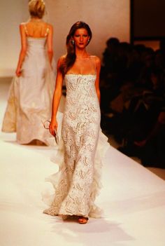 High Fashion Runway Outfits, Gisele Bundchen Runway, Runway Iconic, Runway Model Aesthetic, 90's Supermodels, Iconic Runway, Collage Fashion