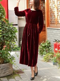 "★ Material: Velvet ★ Model Size: -- Model wear size M -- Model is 170 cm / 5'8\" -- Model measurements (bust 31\" / waist 26\" / hips 36\" ) ★ In order to make it more suitable for you. please tell me your body measurements : -- your Height -- your Weight -- your Bust -- Phone number for shipping Size S (US 4-6 | UK/AU 8-10 ) Bust: 88 cm / 34.6 inch Length: 120 cm / 47.2 inch Sleeve Length:55 cm / 21.6 inch Size M (US 8-10 / UK/AU 12-14) Bust: 94 cm / 37 inch Length: 120 cm / 47.2 inch Sleeve L Knee-length Velvet Dress For Winter, Casual Long Sleeve Midi Dress For Winter, Winter Velvet Midi Dress, Fall Velvet Midi Dress, Modest Knee-length Winter Dress, Modest Long Winter Dresses, Casual Midi Dress For Winter, Red Midi Dresses For Winter, Garden Party Maxi Dress