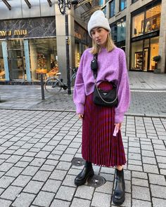 Color On Color Outfit, Tabitha Brown Outfits, Autumn Outfit Colors, Winter Fashion Outfits Colorful, Printed Satin Skirt Outfit, Grey And Purple Outfits, Colorful Autumn Outfits, Colorful Office Outfits, Prada Nylon Bag Outfit