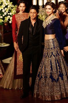 Shahrukh Khan and Deepika Padukone Royal Blue Lehenga, Delhi Couture Week, Bridal Lehenga Designs, Latest Bridal Lehenga, Freida Pinto, Blue Lehenga, Patiala Salwar, Manish Malhotra