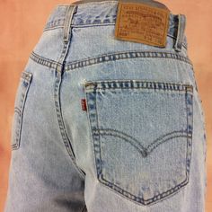 Size 33 Vintage Levi's 505 Shorts Jeans High Waisted Distressed Red Tab Light Wash Denim Shorts Waist 33" Brand: LEVIS 505 Shorts, Size on tag: W34 Fits like 33" waist, 13" rise, 26.5" thighs, 43" hips, 9" inseam! Fits a size 33, but check your measurements and compares the measurement with your garment. (see full measurement below) Material : Cotton 100% Made In USA For new customers, PLEASE MAKE SURE TO MEASURE YOURSELF & FOLLOW OUR MEASUREMENT GUIDE https://www.instagram.com/p/B2o273Kl5Oi/?ig Light Wash Denim Shorts, Levis Vintage, Levi's 505, Jean Vintage, Vintage Levis Jeans, Jeans High Waisted, Short Denim, Loose Fit Jeans, Levis 505