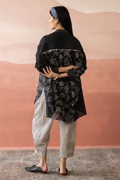 Buy Black Hand Woven 60gm Chanderi Block Printed Floral Gysi Shirt For Women by Swatti Kapoor Online at Aza Fashions. Cord Set, Floral Print Shirt, Fashion App, Black Hand, Shirt For Women, Aza Fashion, Hijab Fashion, Block Print, Hand Woven