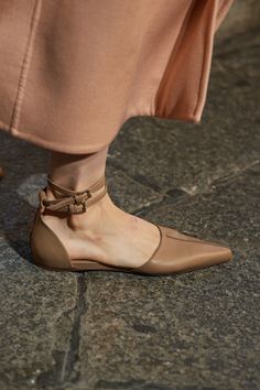 Max Mara Spring 2021 Fashion Show Details | The Impression Shoes Design, Shoe Shine, 2021 Fashion, Shoe Inspo, All About Shoes, Boot Brands, Fabulous Shoes, Show Photos, Eyewear Accessories