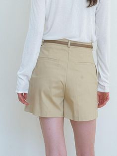 This is a feminine and minimal pants by Laminez that is made out of high quality and sturdy material. With distinctive mood of the design and comfortable wear, you can style it for your refined daily outfit.- Sturdy cotton fabric and standard fit- Clean pin tuck detail- Modern and feminine mood Chic Cotton Bottoms With Built-in Shorts, Chic Neutral Cotton Shorts, Chic Cotton Bottoms For Business Casual, Classic Relaxed Fit Bottoms For Day Out, Elegant Cotton Shorts With Pockets, Classic Cotton Bottoms For Day Out, Versatile Cotton Shorts For Day Out, High-waisted Khaki Shorts For Work, Neutral Cotton Pants With Belt Loops