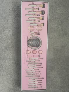 -Glitz and Glam -32 Piece Makeup Brush Set -Limited Edition -Essentials Collection. TikTok Viral Brushes. -New in box never opened Brush Makeup Set, Bling Makeup Brushes, Glitz And Glam Makeup Brushes, Glitz And Glam Brush Set, Make Up Collection Aesthetic, Best Makeup Brushes Set, Aesthetic Makeup Brushes, Pr Gifts, Make Up Brushes Set