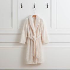 Discover the comfort of our Extra-Fluffy™ fabric with our warm and cozy Extra-Fluffy™ Robe. This robe is perfect for throwing on during your morning coffee, movie nights, and everything in between. There isn't a moment that you won't want to be wrapped up in it; its warm yet breathable properties make this perfect for year-round use! Discover for yourself why our Fluffy fabric is one of Berkshire's most loved fabrics. All-season warmth Available in S, M, L, and XL 100% Polyester Oeko-Tex Standar Berkshire Blanket, Fluffy Fabric, Movie Nights, Morning Coffee, Warm And Cozy, Breathable Fabric, Blankets, Lounge Wear, In This Moment