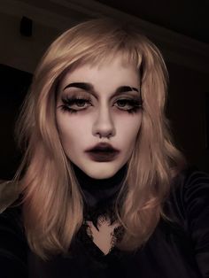 White And Black Halloween Makeup, Gothic Mermaid Makeup, Goth Lolli Aesthetic, Pale Goth Makeup, Halloween Tim Burton Costume, 70s Goth Makeup, Tim Burton Style Makeup, Fun Goth Makeup, Blonde Goth Makeup