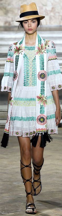 Temperley London Spring 2016 Looks Hippie, Trendy Beachwear, Lady Like, White Dresses