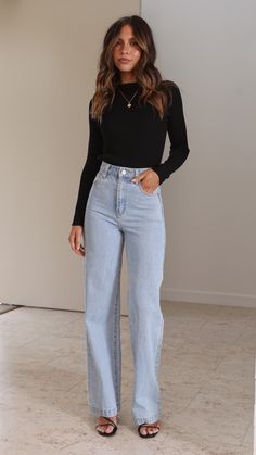 Full Sleeves Top Outfit Ideas, Black Model Outfits, How To Style Black Top Outfit Ideas, Outfits To Wear To A Play, Cute Evening Outfits, Black Full Sleeve Top Outfits, Fitted Tops Outfit, Cute Aesthetic Outfit Ideas, Black Jeans Outfit Women