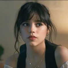 jenna Tara Carpenter, Growing Out Bangs, Membentuk Alis, Jena Ortega, How To Cut Bangs, Long To Short Hair, Celebrity Look Alike, How To Style Bangs