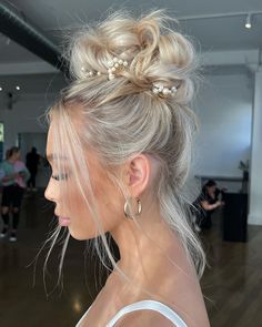 High Hair Updos Wedding, Wedding Top Bun Hairstyles, High Bun Hairstyles Wedding Classy, High Wedding Updos For Long Hair, High Wedding Bun Hairstyles, Bridesmaid Hair Up High, Bridesmaid Hair Updo High, Elegant High Bun Wedding, 2023 Bridal Hair Updo